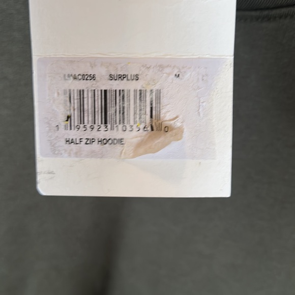 FRAME
Surplus Half Zip Hoodie in green size medium NWT - Picture 8 of 12